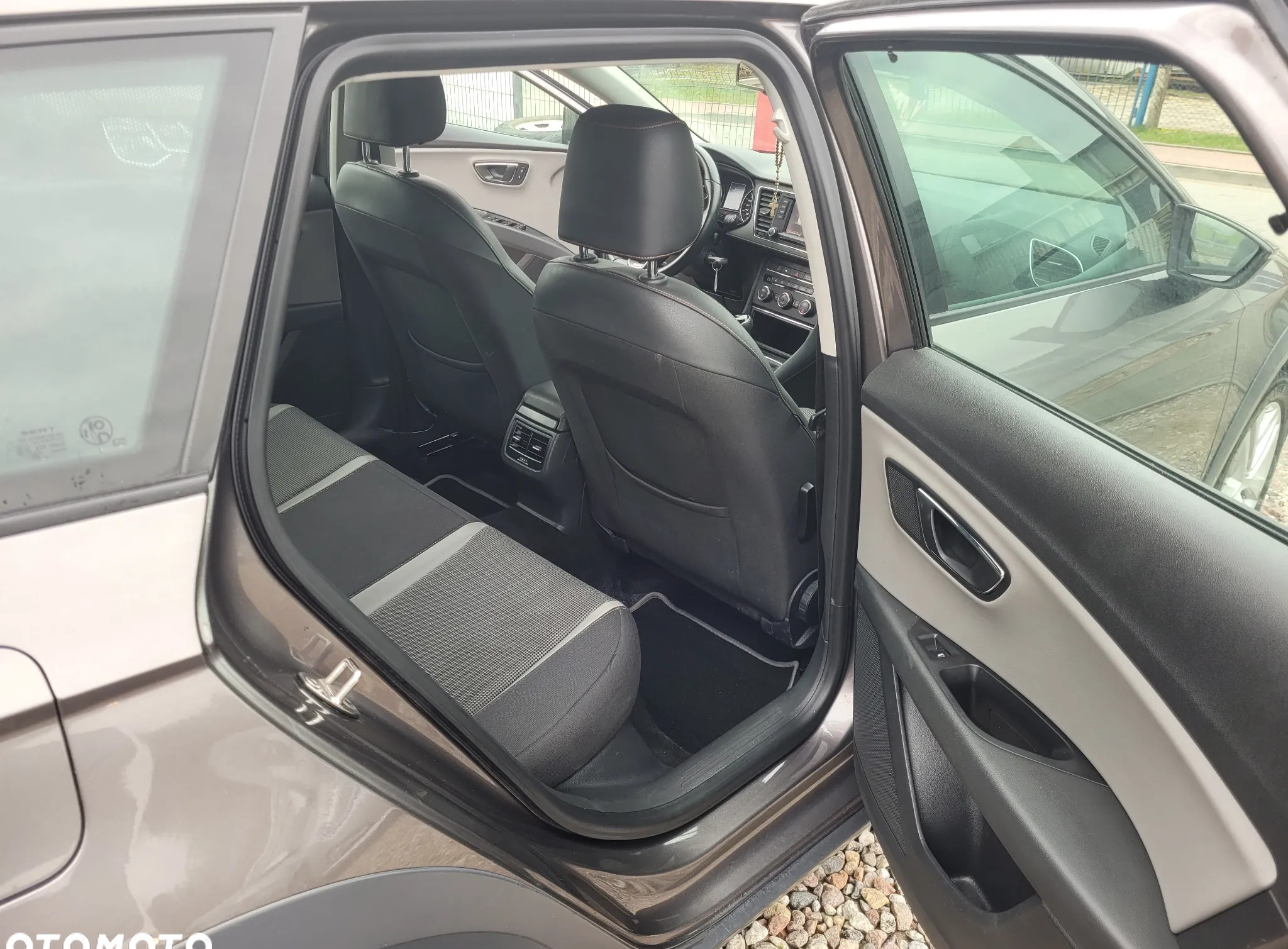 Seat Leon cena 45900 przebieg: 206700, rok produkcji 2015 z Skórcz małe 497